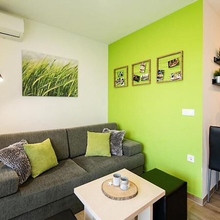 Apartmaji Banonia " Poletni Vetrc " Banovci Εξωτερικό φωτογραφία